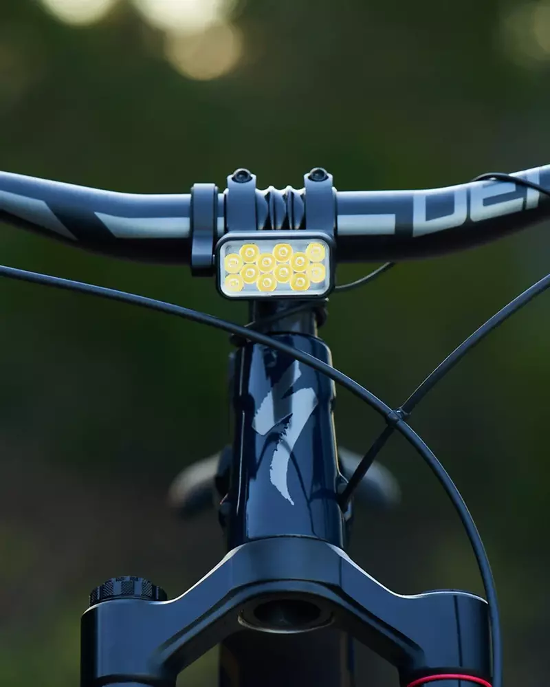 Knog přední světlo Blinder X 2300 lm + 10,000 mAh Battery